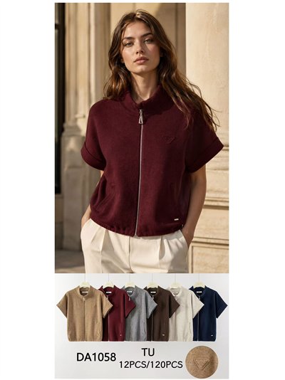 Chaqueta corta de punto cuello subido 2