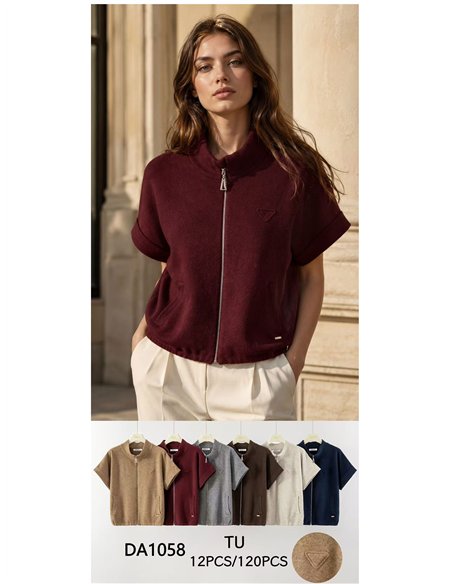 Giacca corta in maglia con collo alto