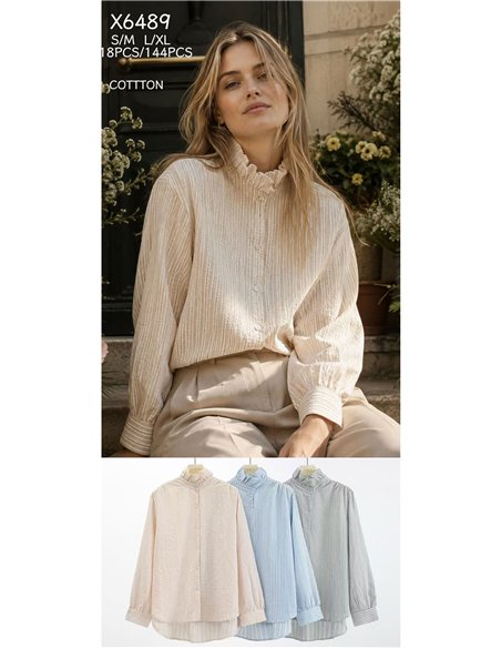 Blusa listrada com gola franzida