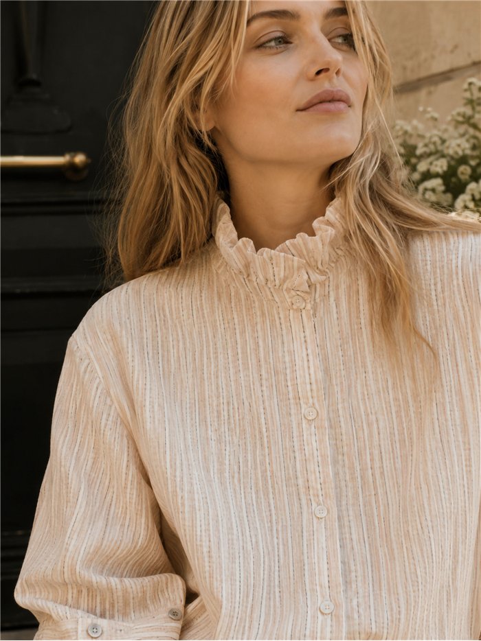 Blusa listrada com gola franzida
