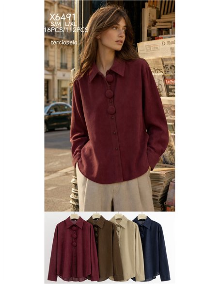 Camisa de veludo com botões forrados