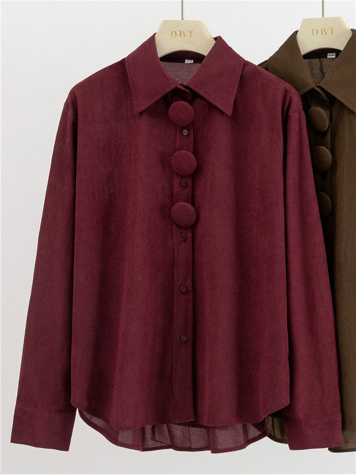 Camisa de veludo com botões forrados