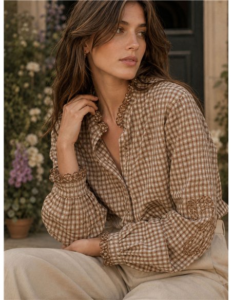 Blusa cuadros bordados