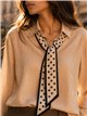 camicia con sciarpa a pois