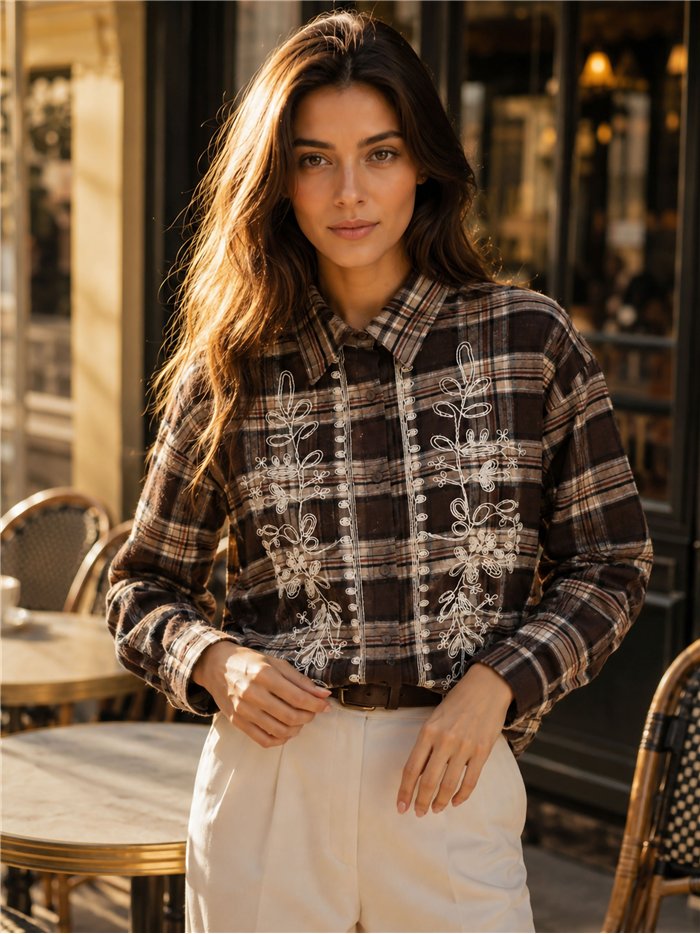 Camicia a quadri con ricami floreali