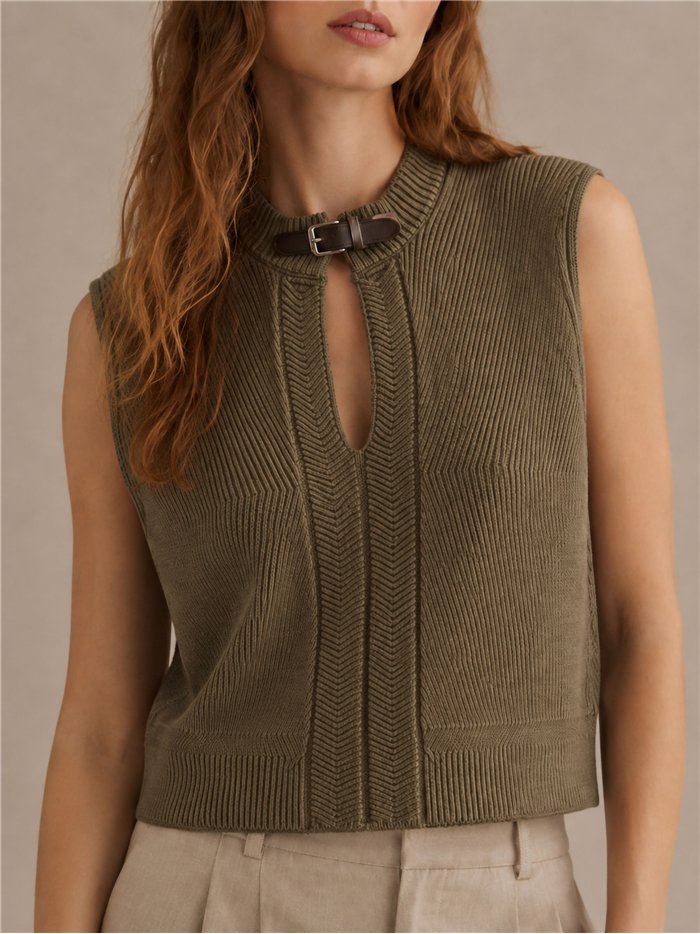 Strickweste mit Knöpfen