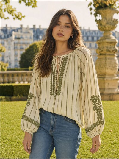 Blusa listrada bordada