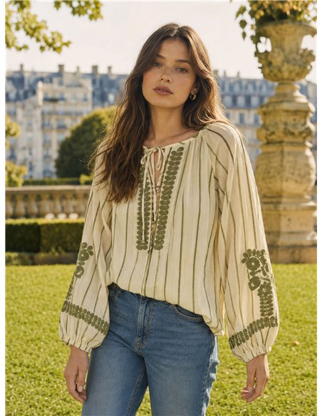 Blusa listrada bordada