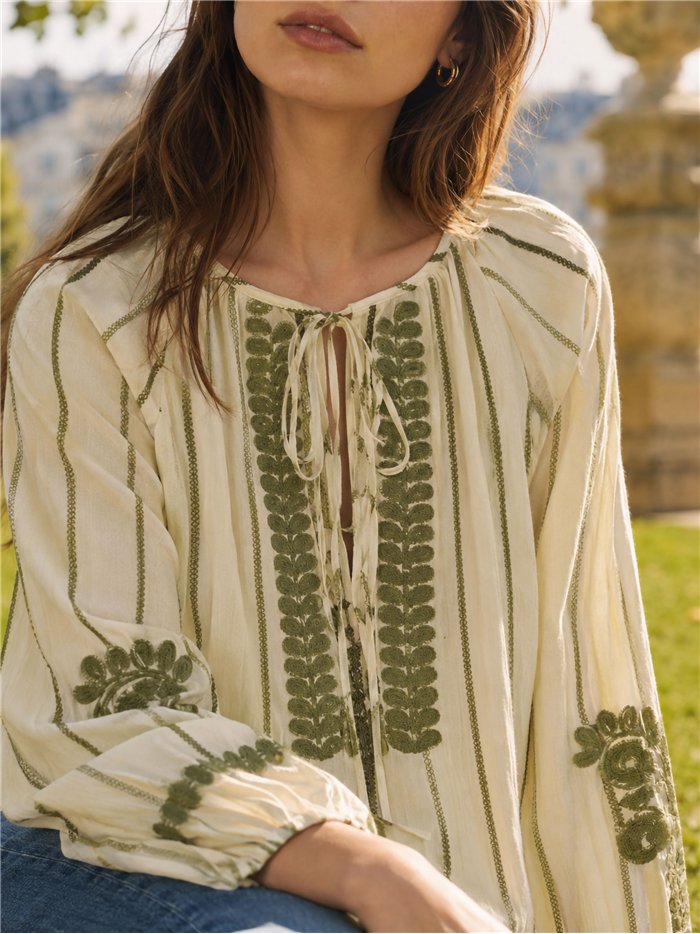 Blusa listrada bordada