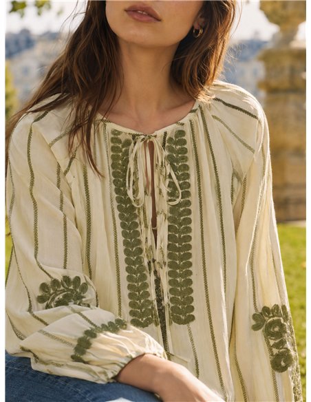 Blusa listrada bordada
