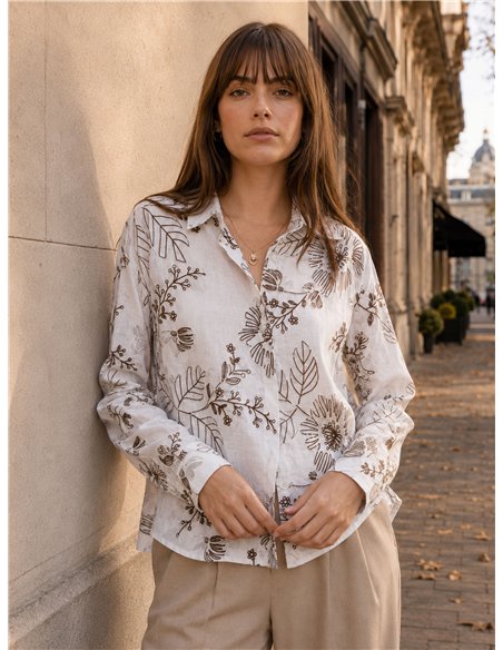 Camisa bordada com flores