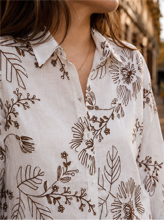 Camisa bordada com flores
