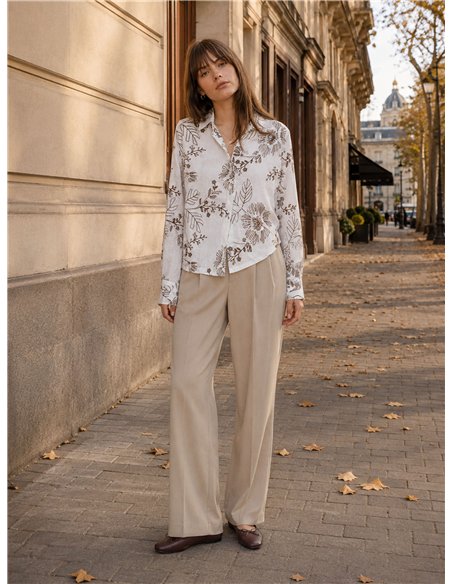 Camisa bordada com flores
