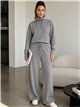 Conjunto sudadera de punto cuello alto y pantalón wide leg