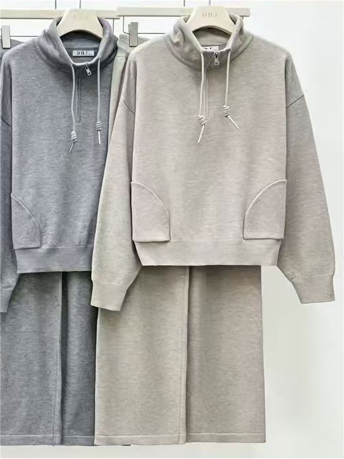 Conjunto sudadera de punto cuello alto y pantalón wide leg