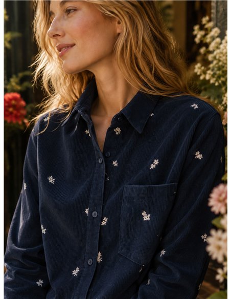 Camisa terciopelo flores bordadas