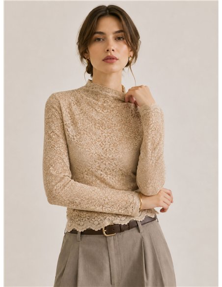 Camiseta encaje floral cuello alto
