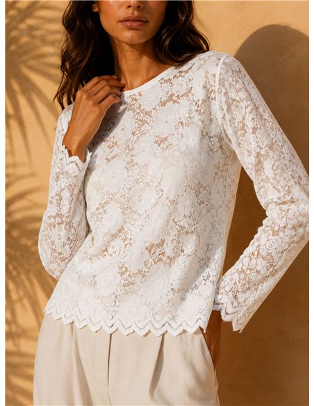 Camiseta encaje floral cuello redondo