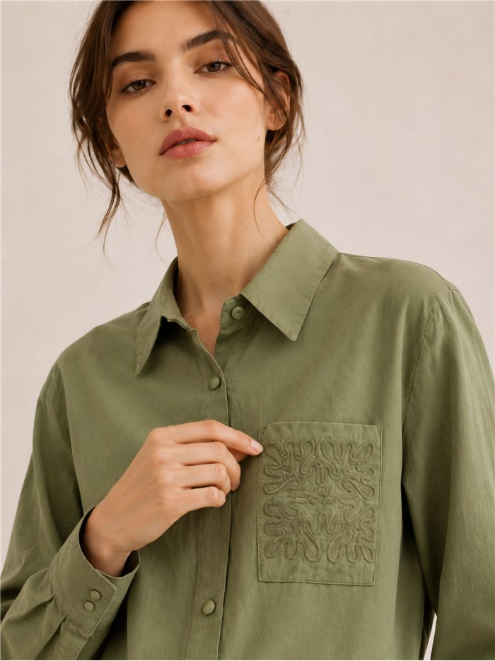 Camisa algodón bolsillo bordado