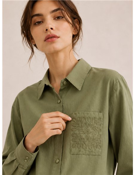 Camisa algodón bolsillo bordado