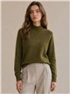 Jersey punto cuello alto flor relieve