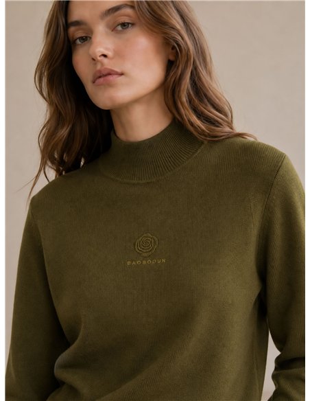Jersey punto cuello alto flor relieve