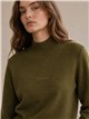 Jersey punto cuello alto flor relieve