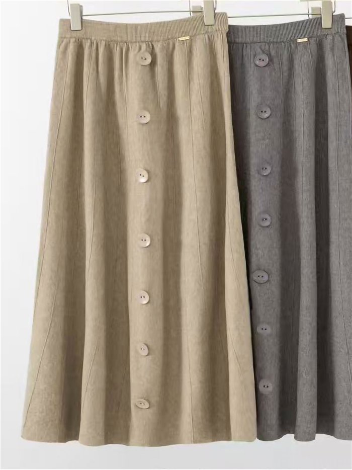 Jupe midi en maille à boutons