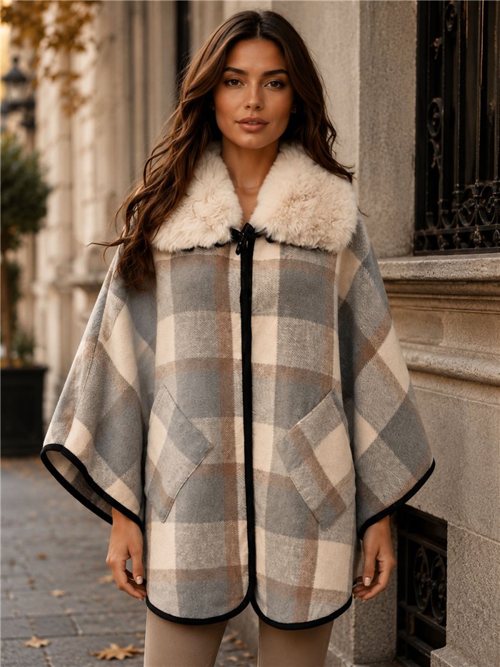 Poncho a quadri con collo di pelliccia