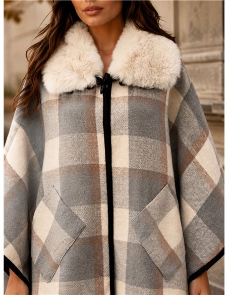 Poncho a quadri con collo di pelliccia