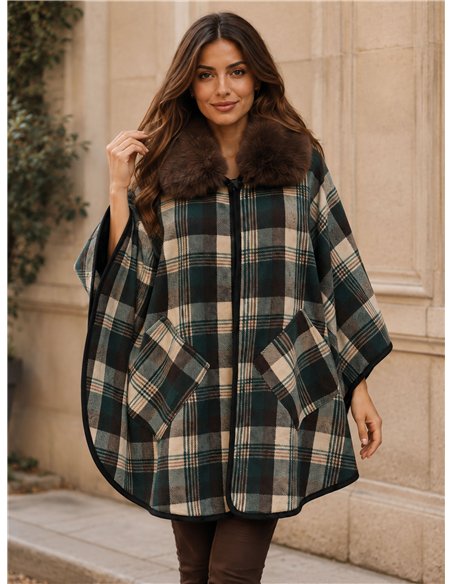 Poncho a quadri verdi con collo di pelliccia
