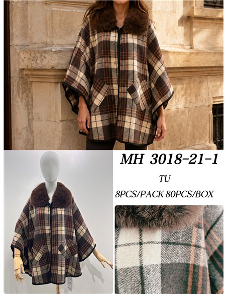 Poncho a quadri color cammello con collo di pelliccia