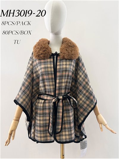 Poncho a quadri con cintura e collo di pelliccia. 2