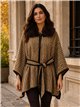 Poncho in tweed con cintura e collo di pelliccia.