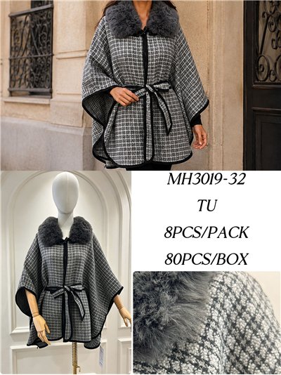 Poncho in tweed con cintura e collo di pelliccia. 2