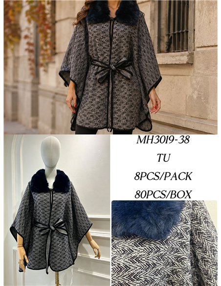 Poncho con motivo a spina di pesce, cintura e collo in pelliccia blu.