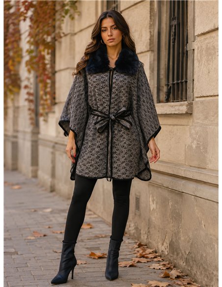 Poncho con motivo a spina di pesce, cintura e collo in pelliccia blu.