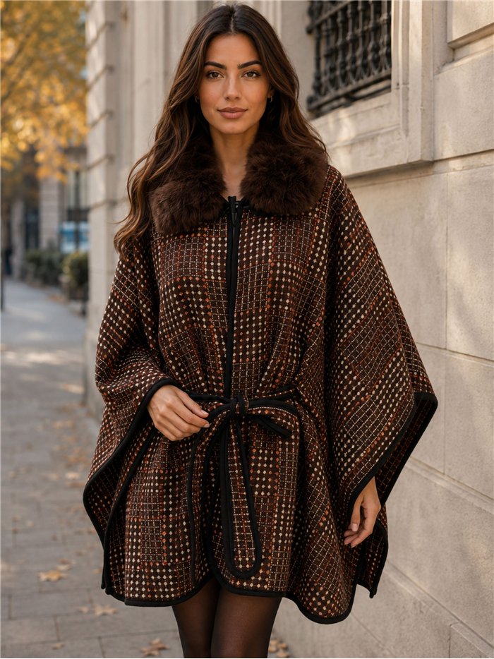 Poncho jacquard con cintura e collo di pelliccia