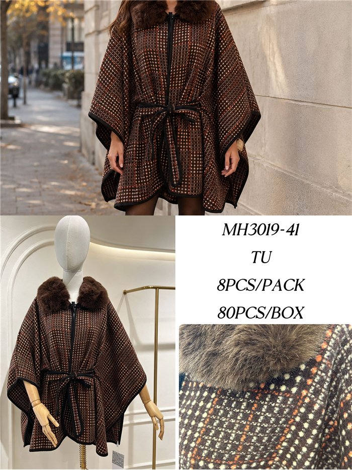 Poncho jacquard con cintura e collo di pelliccia