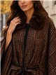 Poncho jacquard con cintura e collo di pelliccia