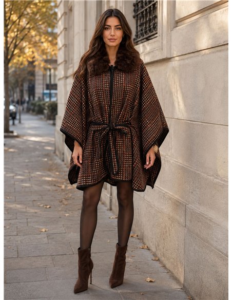 Poncho jacquard con cintura e collo di pelliccia