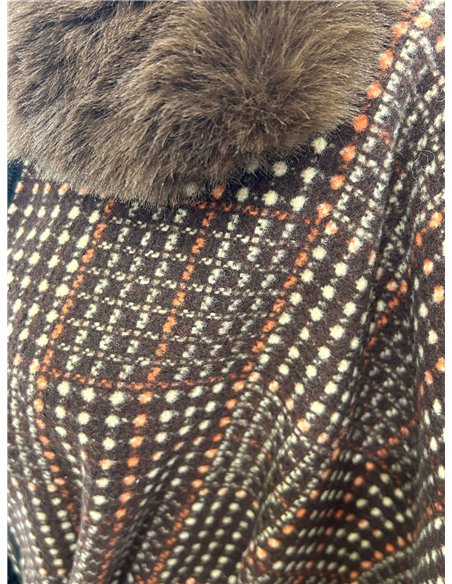Poncho jacquard con cintura e collo di pelliccia