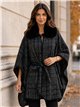 Poncho in jacquard bicolore con cintura e pelliccia