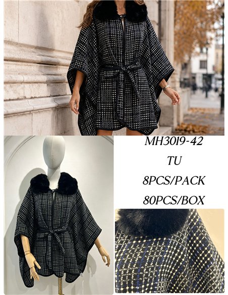 Poncho in jacquard bicolore con cintura e pelliccia