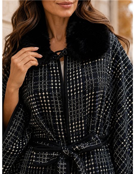 Poncho in jacquard bicolore con cintura e pelliccia