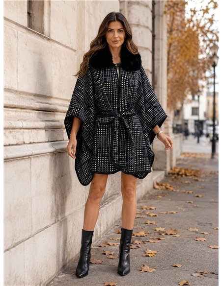 Poncho in jacquard bicolore con cintura e pelliccia