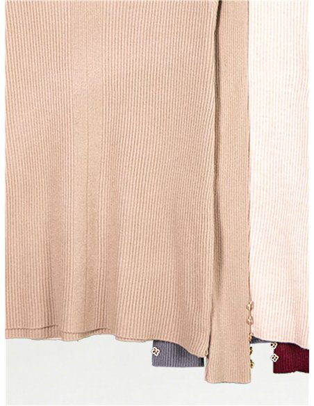 Gerippter Pullover mit Schmuckknöpfen