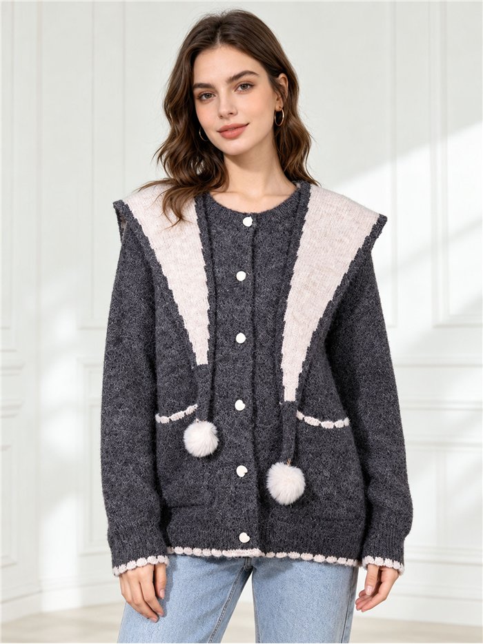 Conjunto cárdigan jaspeado y cuello contraste con pompones