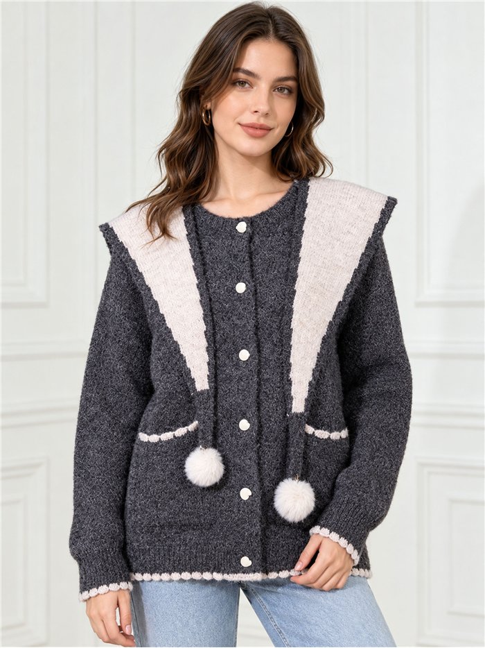 Conjunto cárdigan jaspeado y cuello contraste con pompones