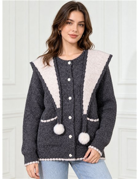 Conjunto cárdigan jaspeado y cuello contraste con pompones